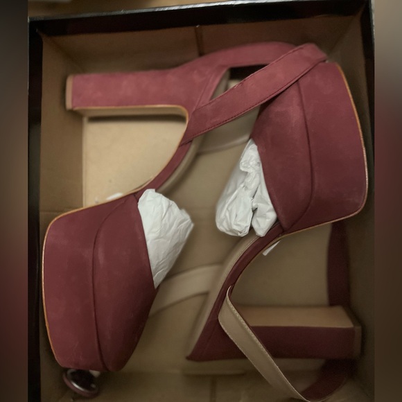 NWT SAKS FIFTH AVENUE NOVA PUMPS - Picture 4 of 4